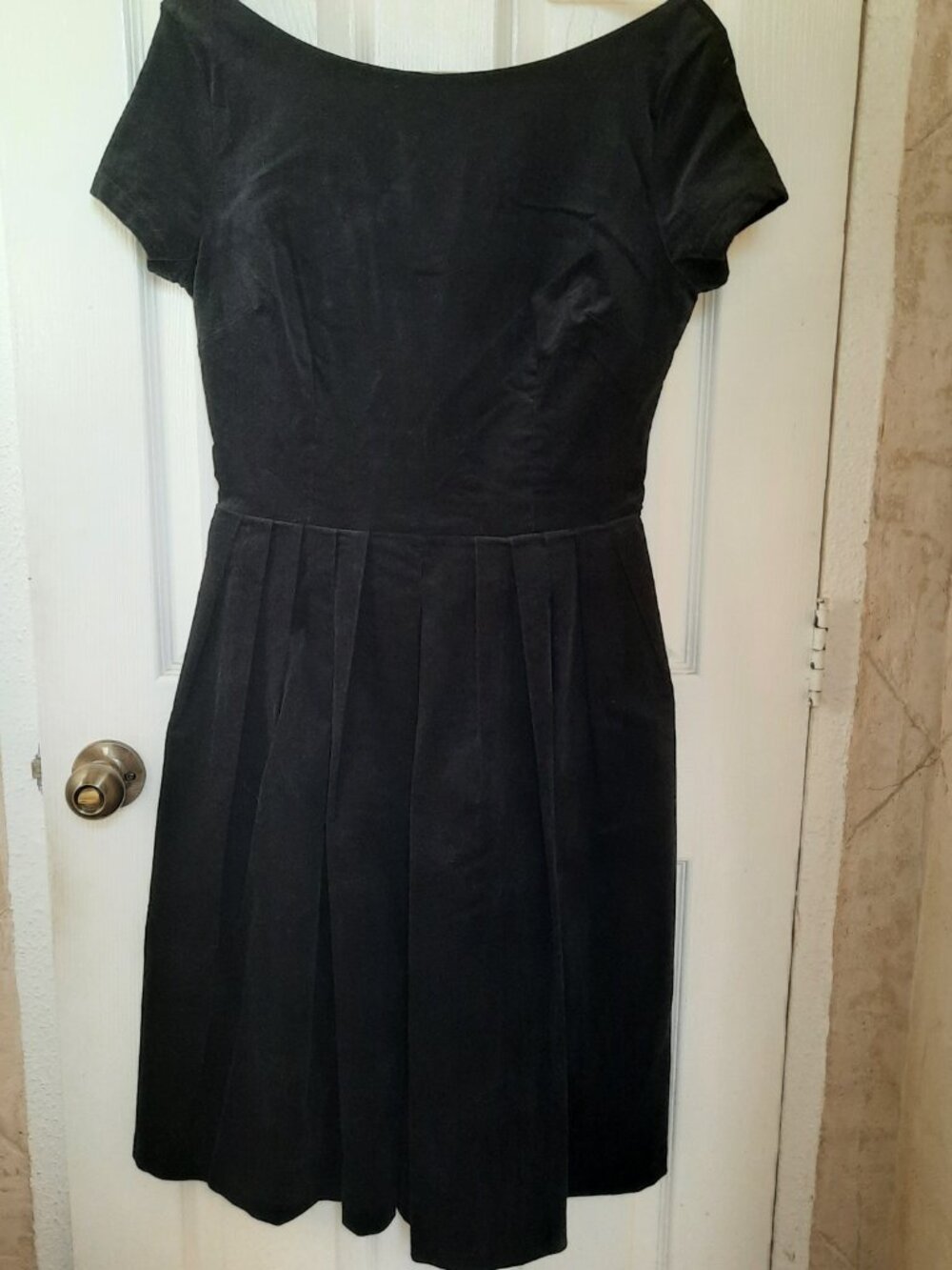 Pinup Couture Kristina velvet dress - Picture 2 of 3